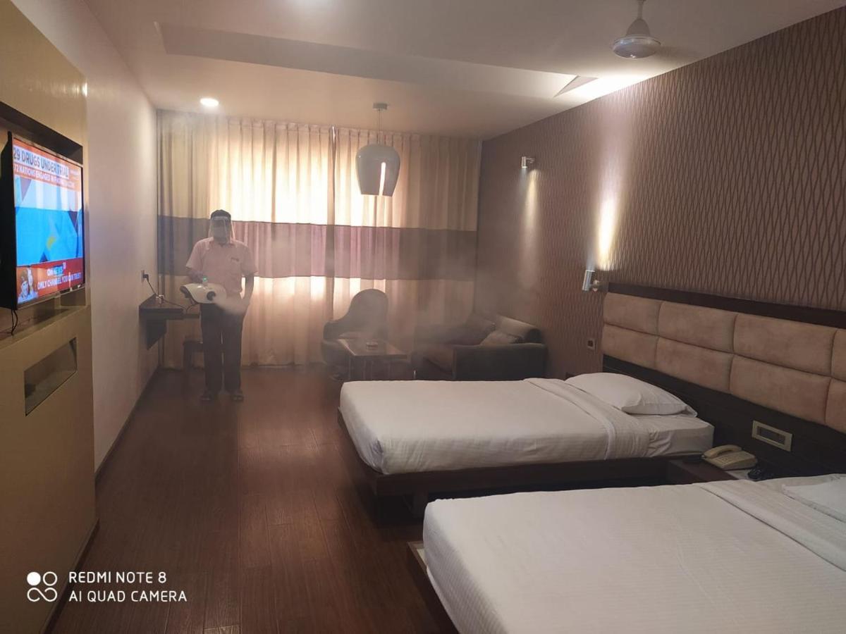 Hotel Priyadarshini Pride Hospet Ngoại thất bức ảnh