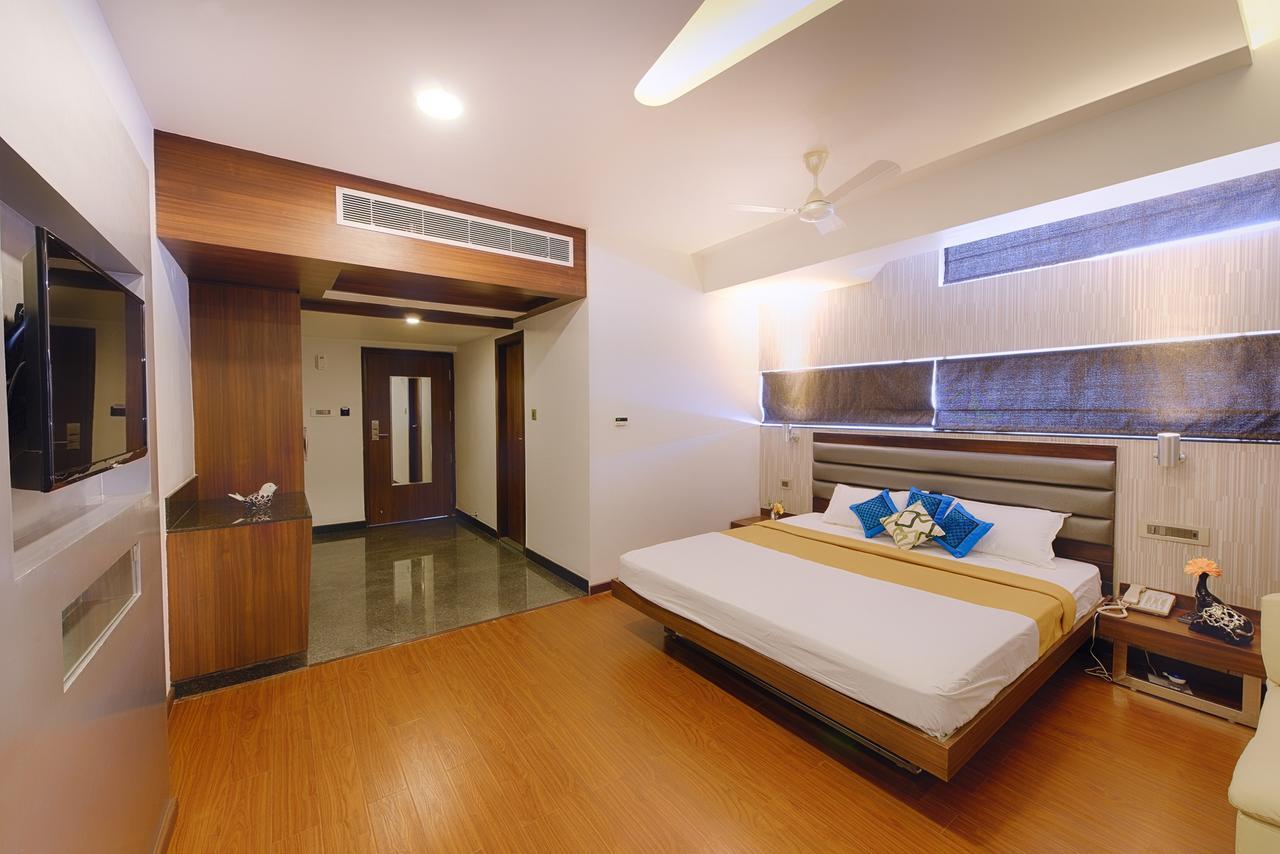 Hotel Priyadarshini Pride Hospet Ngoại thất bức ảnh