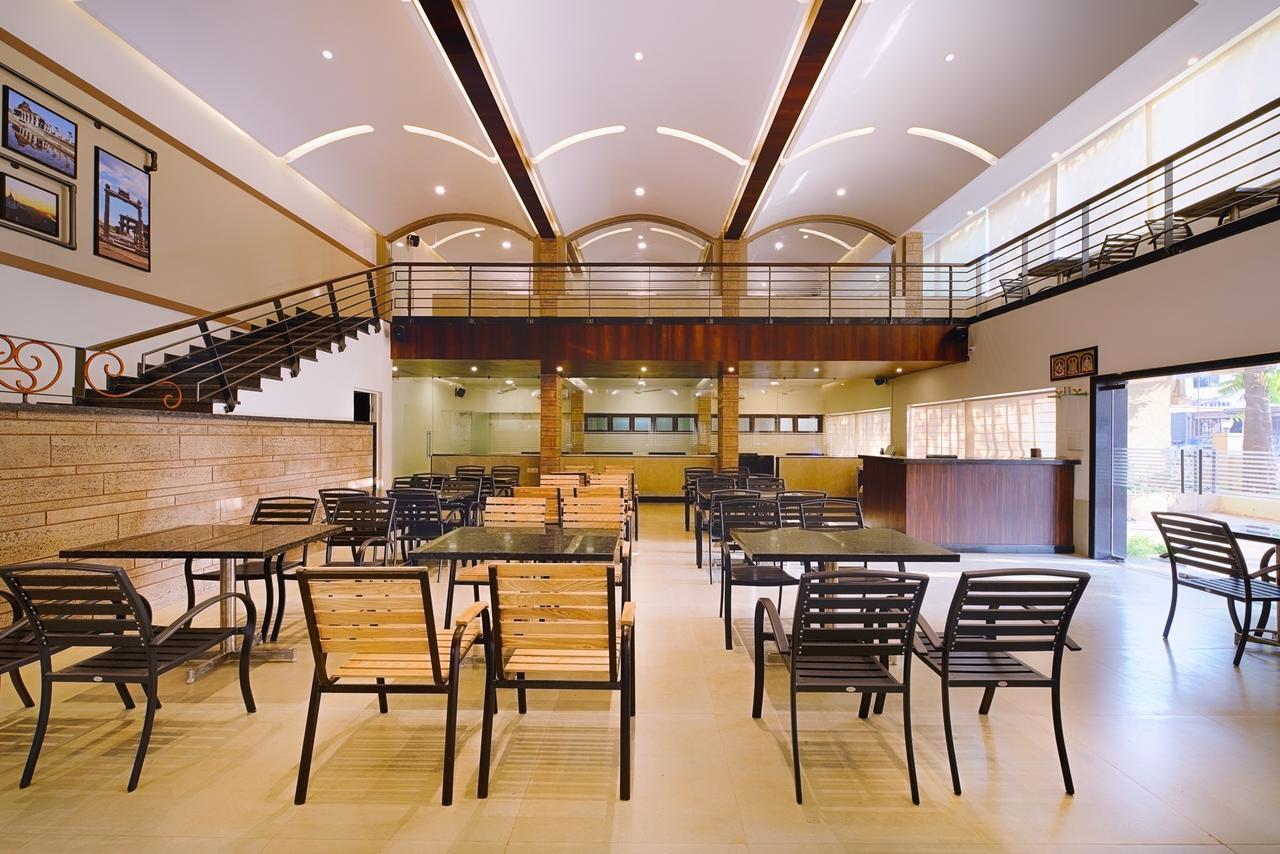 Hotel Priyadarshini Pride Hospet Ngoại thất bức ảnh