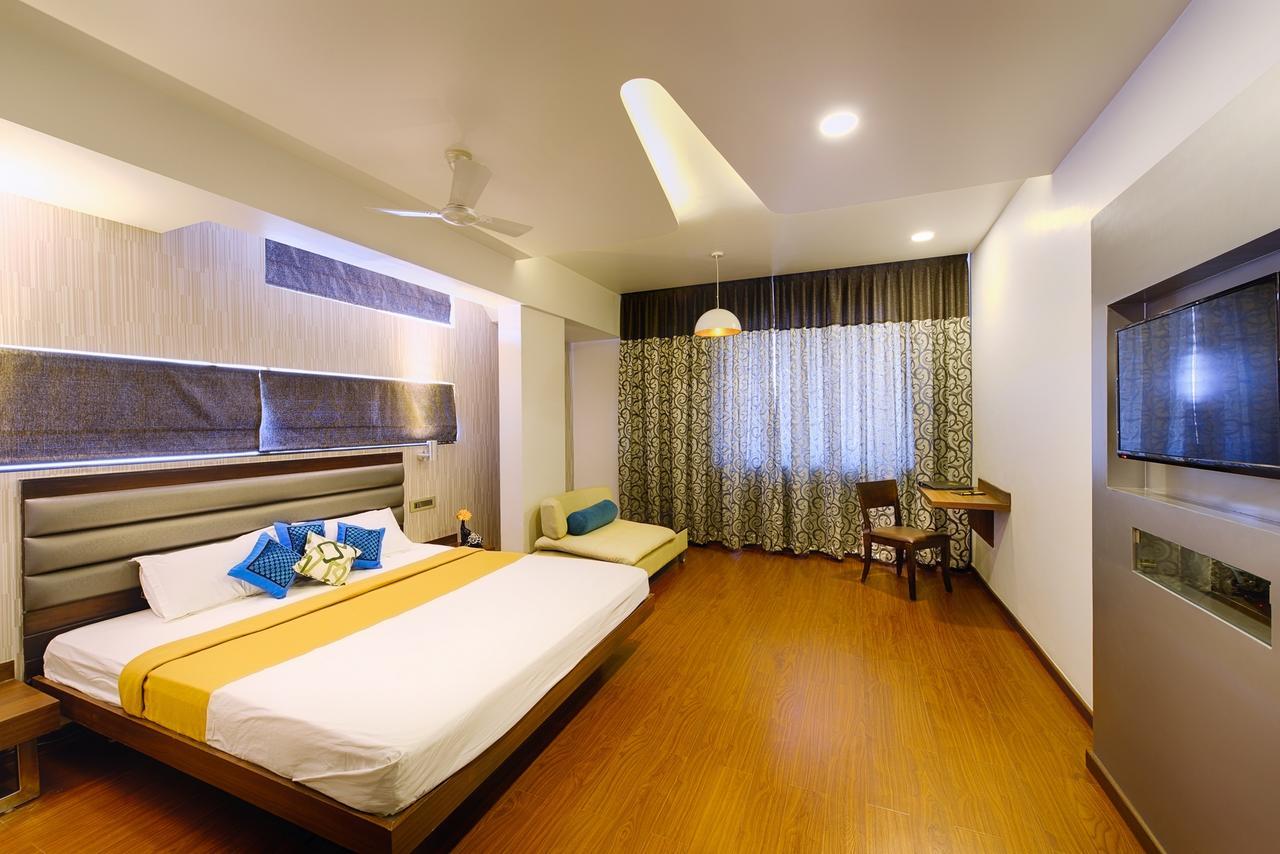 Hotel Priyadarshini Pride Hospet Ngoại thất bức ảnh