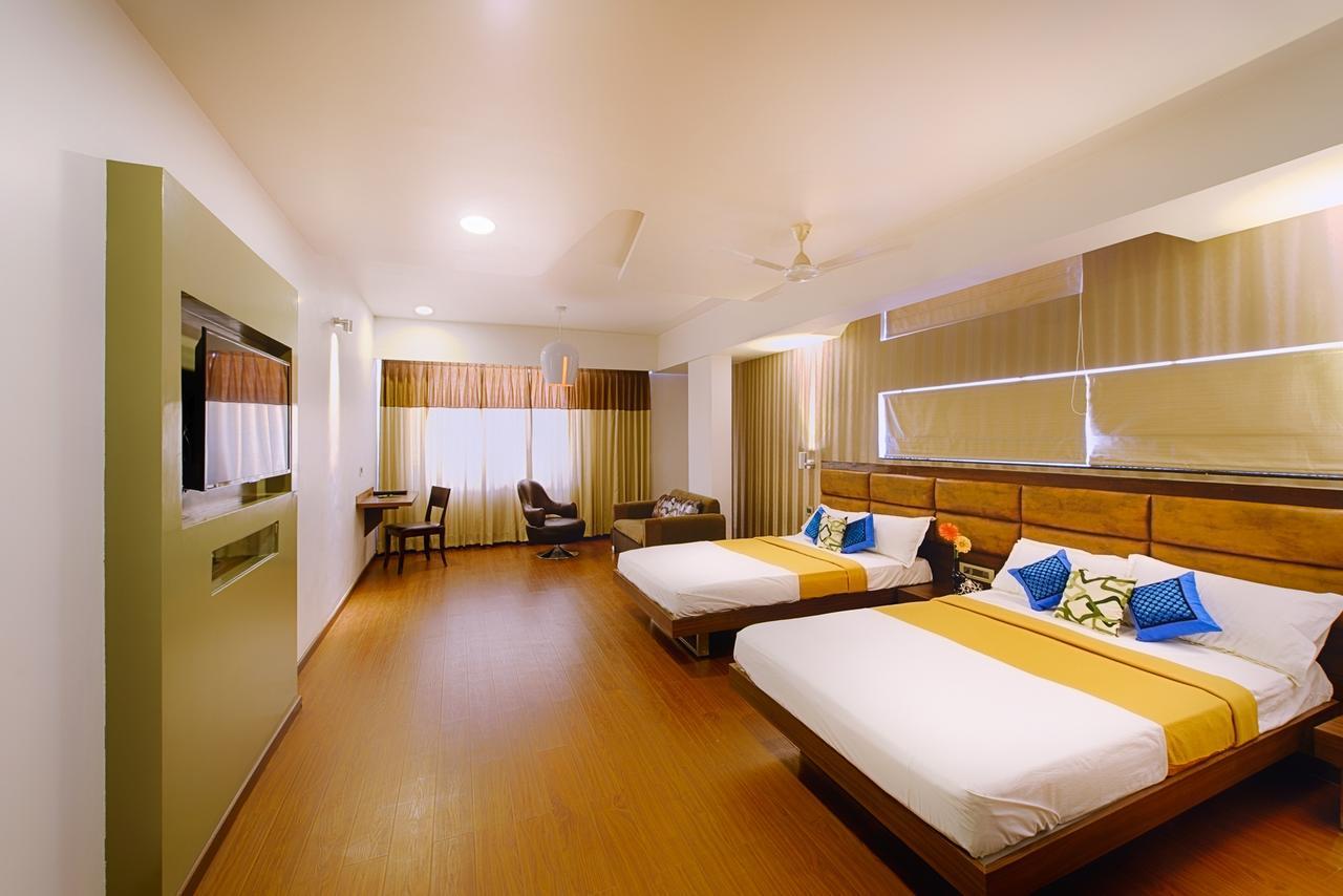 Hotel Priyadarshini Pride Hospet Ngoại thất bức ảnh