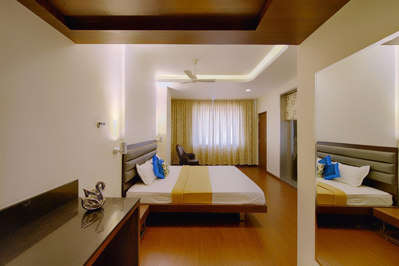 Hotel Priyadarshini Pride Hospet Ngoại thất bức ảnh