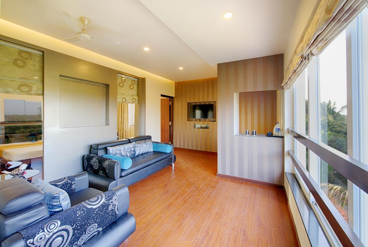 Hotel Priyadarshini Pride Hospet Ngoại thất bức ảnh